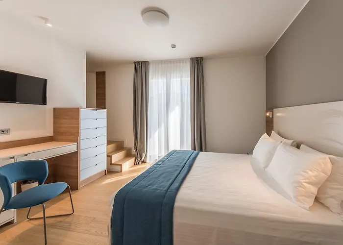 Hotel Hesperia & 4*