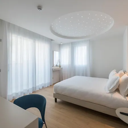 Hotel Hesperia & 4*