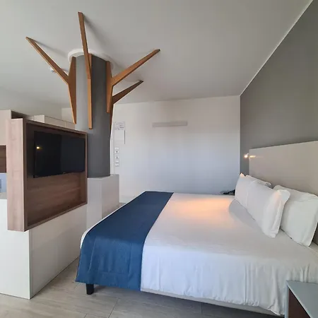 Hesperia & Hotel 4*