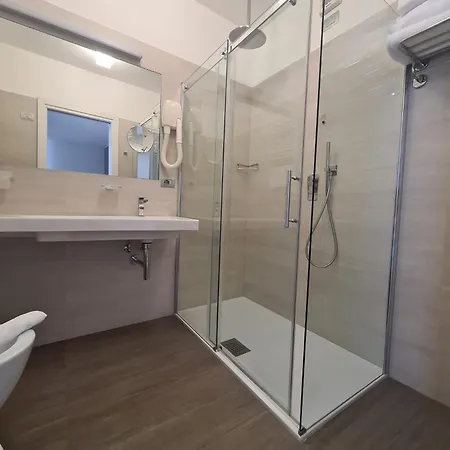 Hotel Hesperia & 4*