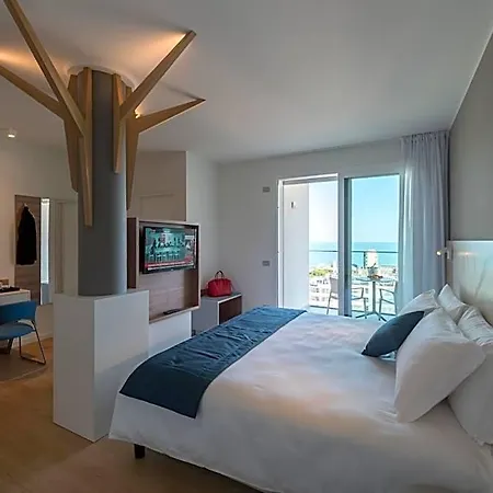 فندق Hesperia & 4*