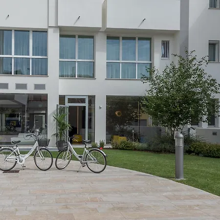 Hotel Hesperia & 4*