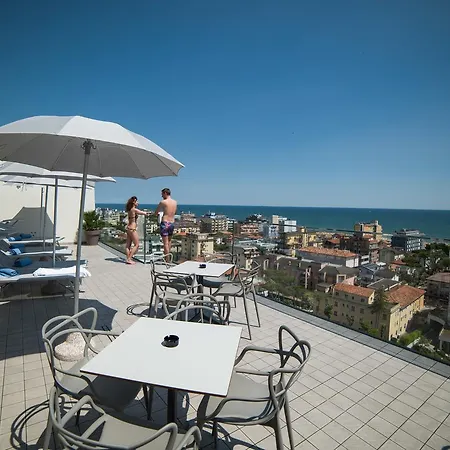 赫斯佩里亚酒店及公寓 4*